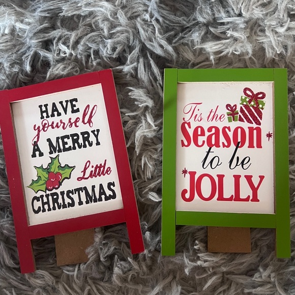 4 Christmas Themed 6 in Table Top Decoration Pictures Green and Red with Glitter - Picture 4 of 5
